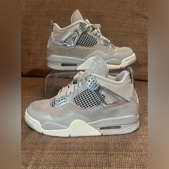 AIR JORDAN Women’s 4 Retro “Frozen Moments” - Picture 2 of 12